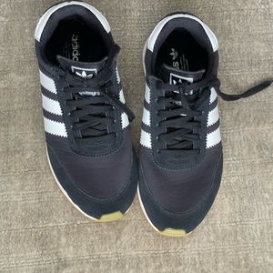 Preowned Adidas low top sneakers. Mens Size 9